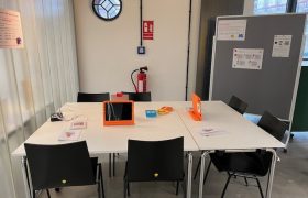 Räumlichkeiten mit Tablets für Kinder
